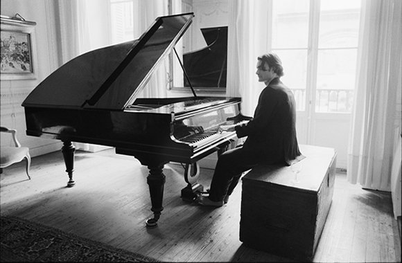 Au Musée d'Art moderne de Genève, le pianiste Ivan Ilic joue Satie et Feldman, mercredi 12 novembre 2014, 18h30...