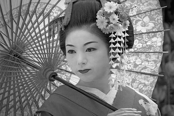 geisha-582-390-direct-opera-orange-13-juillet-2016-classiquenews-mikko-franck