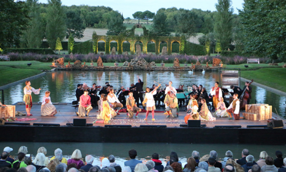 thire-vendee-pourceaugnac-festival-jardins-william-christie-pourceaugnac-miroir-d-eau-presentation-review-compte-rendu-classiquenews-2016