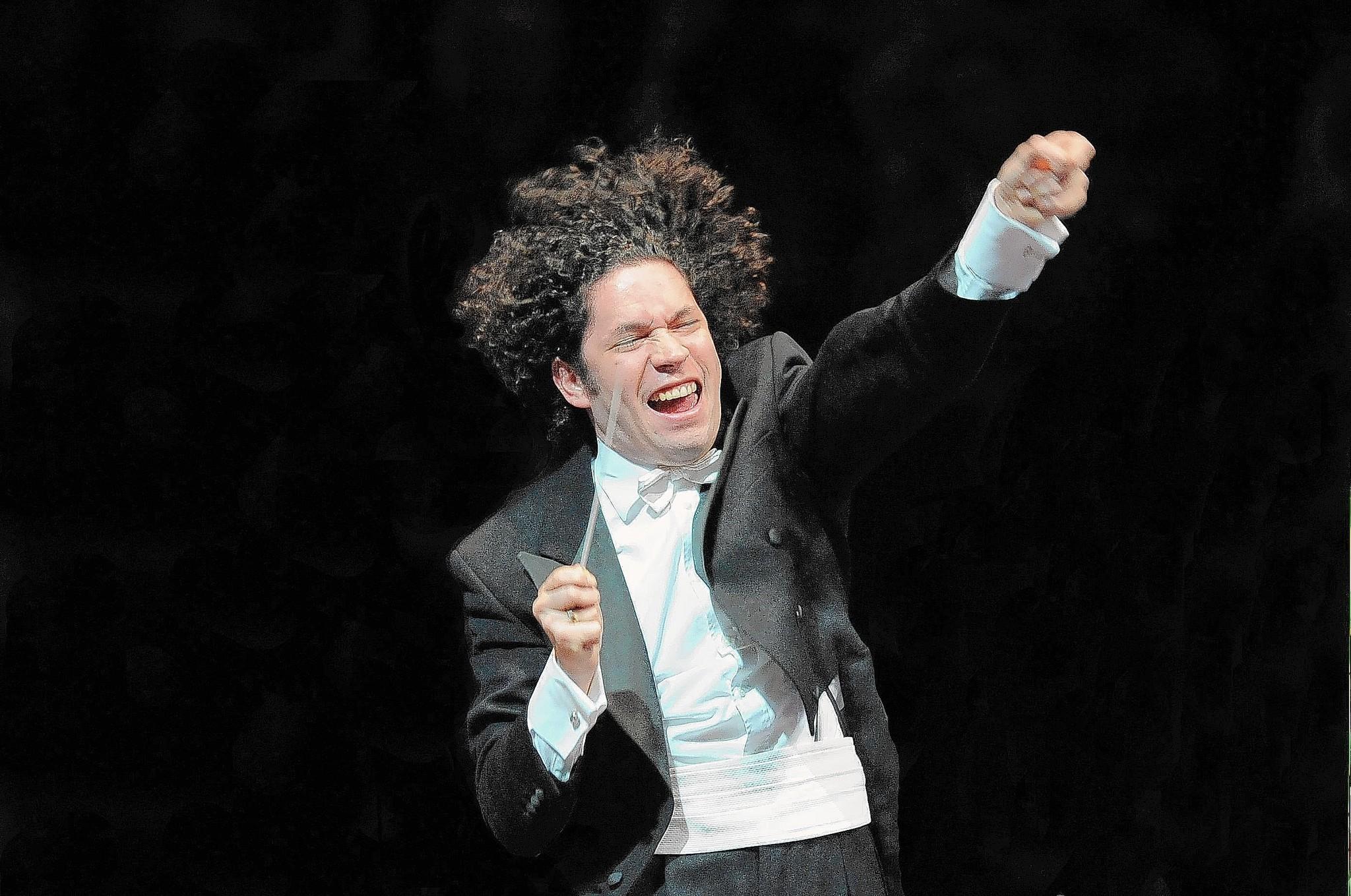 How Tall is Gustavo Dudamel How Tall is Man?