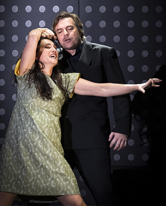 Debussy-strasbourg-pelleas-absalom-duo-gilet-critique-opera-par-classiquenews-PELLEASetMELISANDE_7380PhotoKlaraBeck
