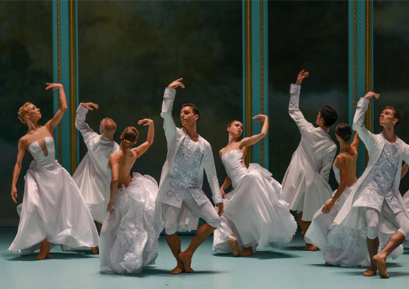 malandain-ballet-biarritz-critique-danse-classiquenews-2019-courtisans-en-blanc--marie-antoinette-olivier-houeix-diaporama_big-1
