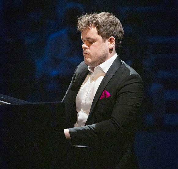 grosvenor-benjamin-piano-critique-concert-review-concert-piano-on-classiquenews-antheron-aout-2021