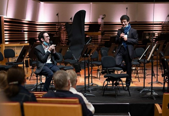 alex-nante-sinfonia-del-cuerpo-de-luz-orchestre-national-de-lille-creation-23-sept2021-critique-concert-classiquenews-bord-de-scene