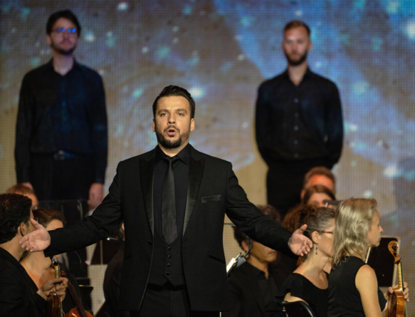 KOPECZI-alexadner-sarastro-bass-critique-opera-review-classiquenews-gstaad-talens-lyriques-gstaad-menuhin-festival-opera