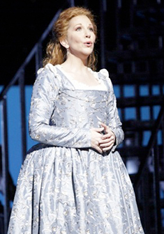 Joyce DiDonato chante le rôle de Maria Stuarda de Donizetti dès le mois d'avril 2012 au Grand Opera de Housotn. Elle reprend le rôle sur la scène du Metropolitan Opera de New York en janvier 2013