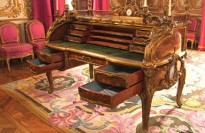 bureau-mobilier-versailles-louis-XIV-louis-XV-louis-XVI-documentaire-ARTE-presentation-classiquenews-juillet-2015