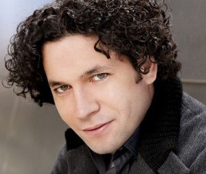 dudamel-gustavo-maestro-classiquenews-presentation-review-critique-account-of-