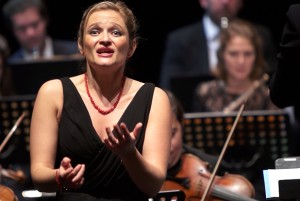 knecht-julia-concert-mozart-classiquenews-jupiter-symphonie-debora-walmdmann-idomeneo-concert