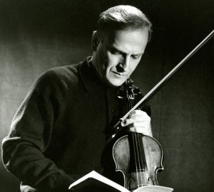 Yehudi menuhin cd review critique Prodige-violon-Yehudi-Menuhin-portait-aussi-valeurs-humanistes_0_730_657