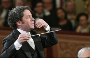 dudamel-maestro-3-wiener-philharmoniker-nouvel-an-2017-classiquenews