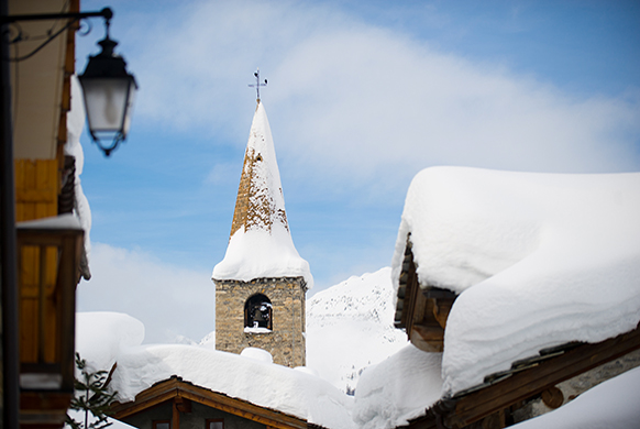 valdisere-classicaval-clocher-du-village-de-val-d-isere-2017-homepage-classiquenews