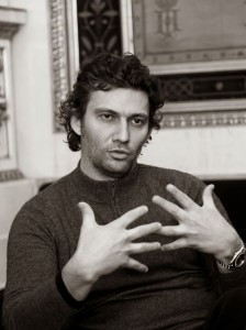 kaufmann-jonas-tenor-opera-choc-othello-portrait-par-classiquenews