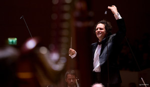 bloch-alexandre-maestro-orchestre-national-de-lille-582-presentation-classiquenews-saison-2017-2018