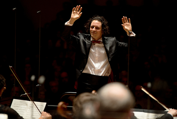 bloch-alexandre-maestro-beethoven-5eme-symphonie-concert-critique-lille-compte-rendu-critique-par-classiquenews