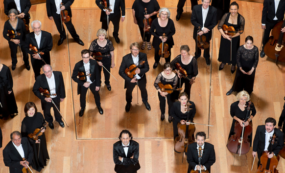 BLOCH-alexandre-Orchestre-national-de-lille-classiquenews-orchestre-grand-angle