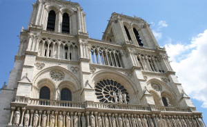 NOTRE-DAME-DE-PARIS-cathedrale-classiquenews-incendie-celebration-reconstruction-notre-dame-de-paris-insolite-900x500
