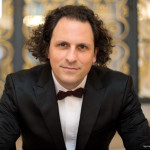 BLOCH-alexandre-portrait-2019-chef-orchestre-national-de-lille-annonce-concert-opera-classiquenews