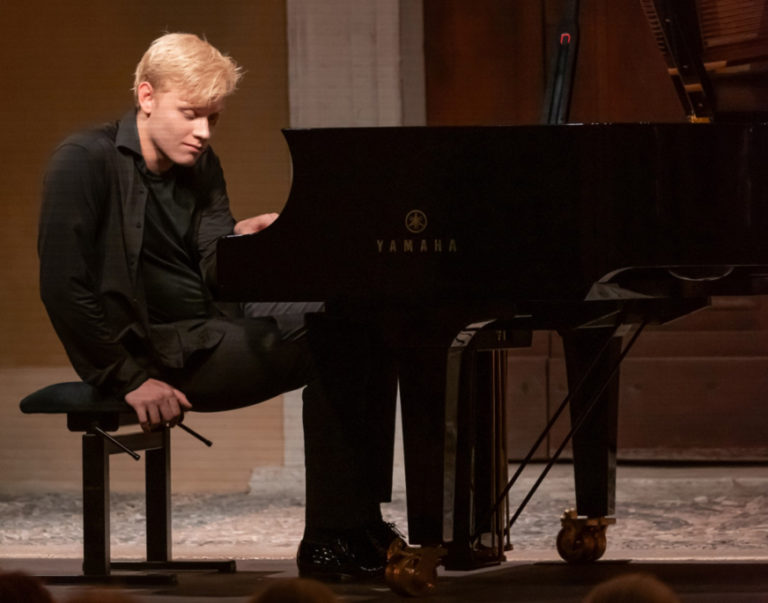 PIANO A LYON. Salle Molière, le mardi 5 mai 2026. Récital d&rsquo;Alexander MALOFEEV (Schubert, Grieg, Sibelius, Rachmaninov)