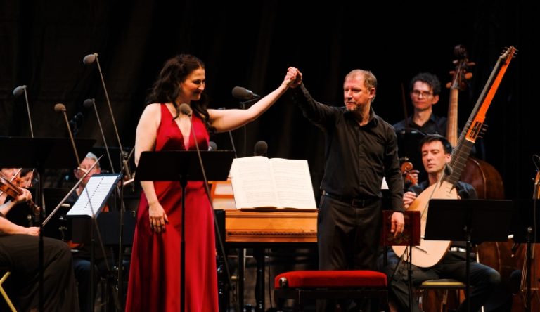 CRITIQUE, festival. BEAUNE, 42ème Festival International d’Opéra Baroque et Romantique (Cour des Hospices), le 19 juillet 2024. HAENDEL : Alcina. A. M. Labin, A. Bré, F. Hasler, S. Marino… Les Epopées / Stéphane Fuget.