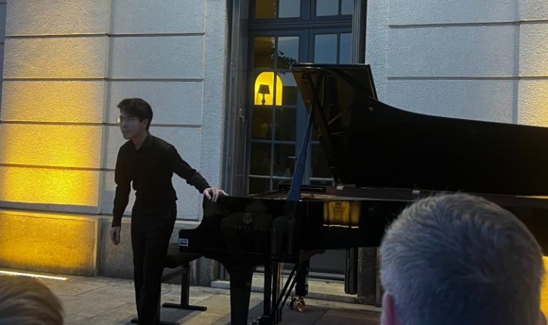 CRITIQUE, festival. LE VIGAN, 48ème Festival du Vigan (Château de Mareilles), le 16 juillet 2024. Aristo SHAM (piano). 