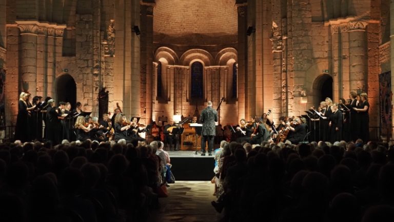 CRITIQUE, concerts. 53ème FESTIVAL DE SAINTES : Abbaye aux Dames (le 18 juillet) et Cathédrale Saint-Pierre (le 19 juillet). VIVALDI par Hervé Niquet et Le Concert Spirituel (le 18) / BRUCKNER par Philippe Herreweghe et L’Orchestre des Champs-Elysées (le 19).