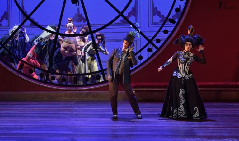 CRITIQUE, opéra. PARIS. Opéra Comique, 20 septembre 2024. AUBER : Le Domino noir. A. C. Gillet, C. Dubois, V. Brunel, L. Vermot-Desroches… Valérie Lesort & Christian Hecq / Louis Langrée.