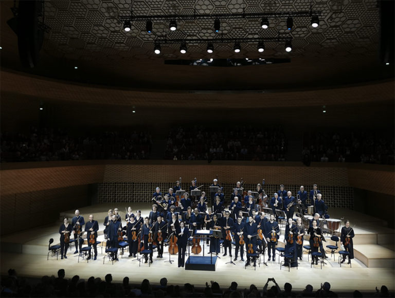 CRITIQUE, concert. BOULOGNE-BILLANCOURT, La Seine Musicale, le 25 sept 2024. SCHUMANN : Symphonie n°4. CHOPIN : Concerto pour piano n°1 (Lucas Debargue), INSULA ORCHESTRA, Laurence Equilbey (direction)