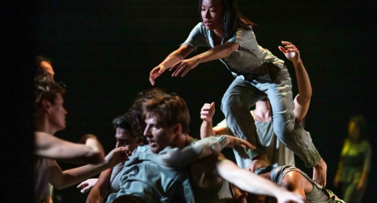 CRITIQUE, danse. BIARRITZ, 34ème Festival « Le Temps d’aimer la danse » (Théâtre de Bayonne), le 11 septembre 2024 (18h). « Les Nuits d’été » par le Ballet de l’Opéra Grand Avignon & la Compagnie « La Parenthèse », Christophe Garcia (chorégraphe).