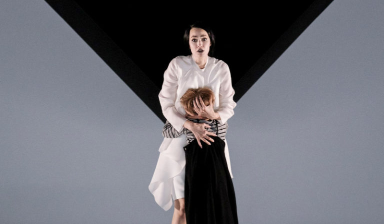 CRITIQUE, opéra. ANVERS, Opera Ballet Vlaanderen, le 14 septembre 2024. PUCCINI : Madama Butterfly. C. Byrne, L. Verstaen, O. Purcel, V. Neri… Mariano Pensotti / Daniela Candellari.