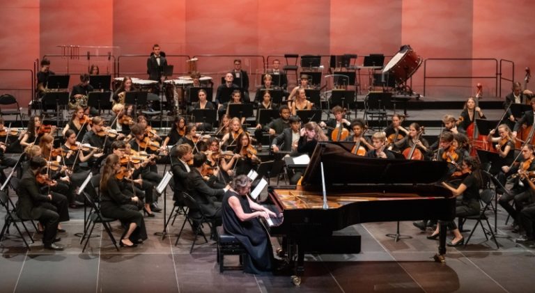 CRITIQUE, festival. LA CÔTE SAINT-ANDRE, Festival Berlioz, le 28 août 2024. Orchestre Français des Jeunes / Elisabeth Leonskaja (piano), Kristiina Poska (direction).
