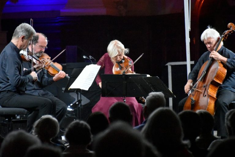 CRITIQUE, festival. 36ème Festival de quatuors à cordes en Pays de Fayence, Eglise de CALLIANS (Var), le 26 sept 2024. J. HAYDN / R. SCHUMANN. Quatuor Hagen.