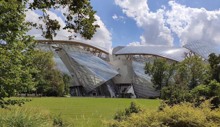 FONDATION LOUIS VUITTON. Jeudi 17 oct 2024. Philip GLASS : Trilogie COCTEAU – Katia et Marielle Labèque, pianos.