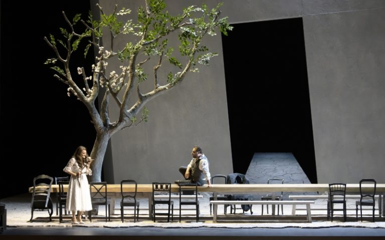 CRITIQUE, opéra. NICE, Théâtre de l’Opéra (les 8, 10 et 12 novembre 2024). PUCCINI : Edgar. S. La Colla, E. Bakanova, V. Boi, D. Jenis… Nicola Raab / Giuliano Carella
