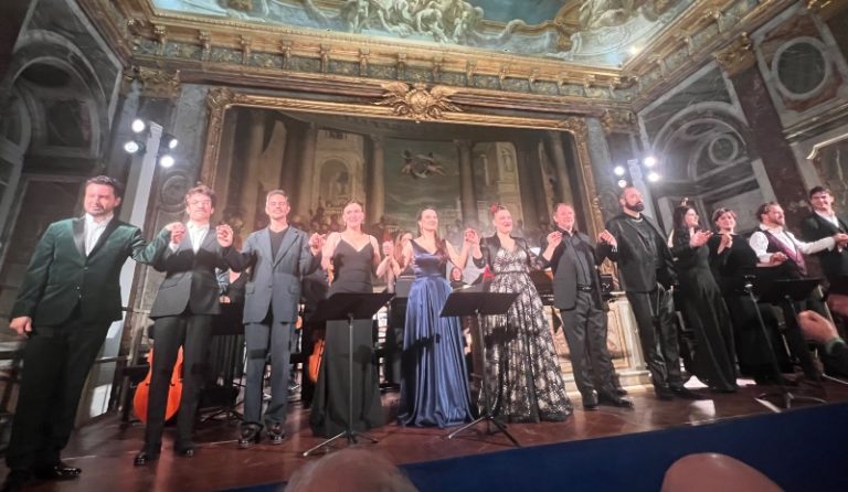 CRITIQUE, opéra en version de concert. VERSAILLES, Salon d’Hercule, le 25 novembre 2024. MONTEVERDI : L’Orfeo. J. Prégardien, J. Mey, I. Druet, L. De Donato… Ensemble Les Épopées / Stéphane Fuget (direction).