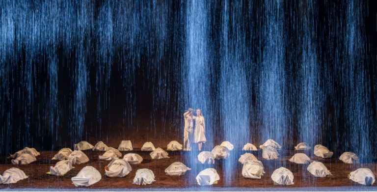 CRITIQUE, opéra. PARIS, Opéra Bastille, le 5 novembre  2024. MOZART : La Flûte enchantée. Aleksandra Olczyk, Nikola Hillebrand, Pavel Breslik, Mikhail Timoshenko…  Robert Carsen/ Oksana Lyniv