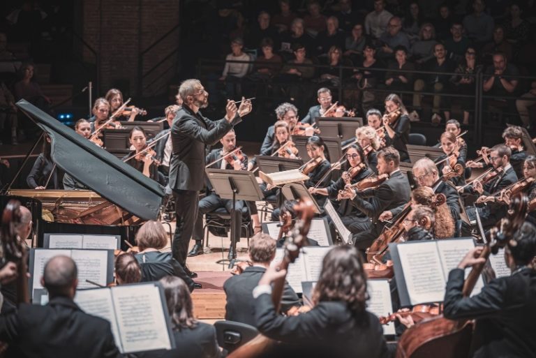 CRITIQUE, concert. TOULOUSE, Halle aux grains, les 7 et 8 novembre 2024. RACHMANINOV : Intégrale des concertos pour piano. Mikhaïl PLETNEV / Orchestre National du Capitole de Toulouse / Dina SLOBODENIOUK
