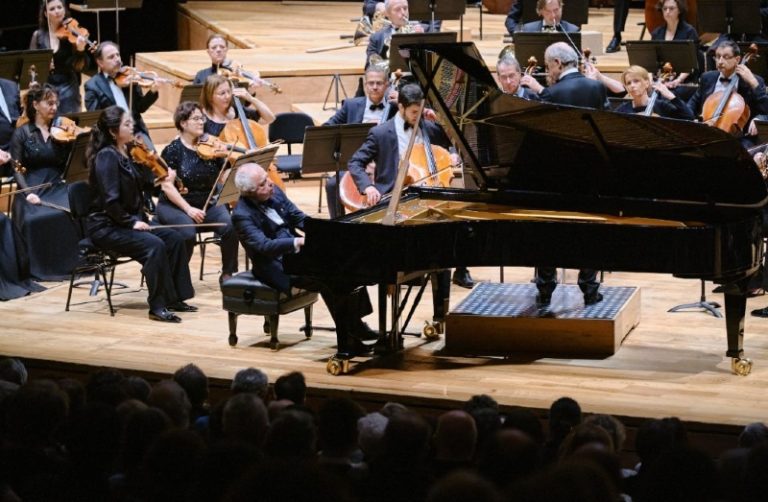 CRITIQUE, concert. PARIS, Philharmonie, le 25 novembre 2024. Johannes BRAHMS. Sir András Schiff (piano) / Budapest Festival Orchestra / Ivan Fisher (direction)