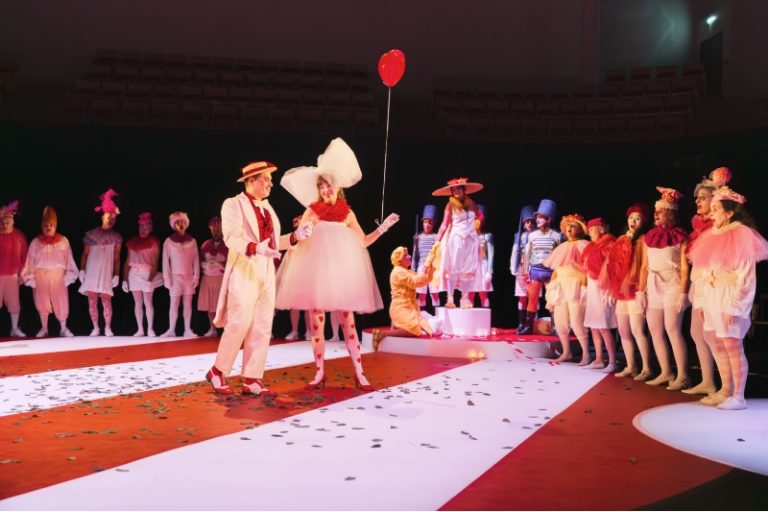 CRITIQUE, opéra. BORDEAUX, Auditorium (les 7, 8 et 9 novembre 2024). N. ROTA : Un Chapeau de paille d’Italie. D. Maniscalchi, R. Sorensen, M. Goso, M. Khatri… Julien Duval / Salvatore Caputo