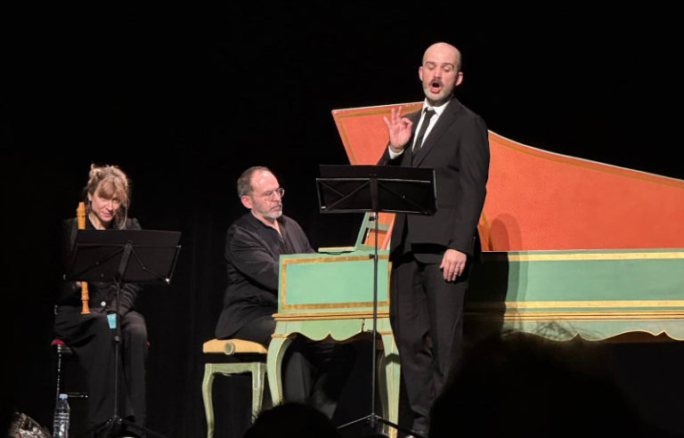 CRITIQUE, récital lyrique. PARIS, Musée Grévin, le 25 novembre 2026. Haendel, Purcell, Eccles, Weldon… Brice Sailly (clavecin) /  Evolène Kiener (flûte), Zachary WILDER (ténor)