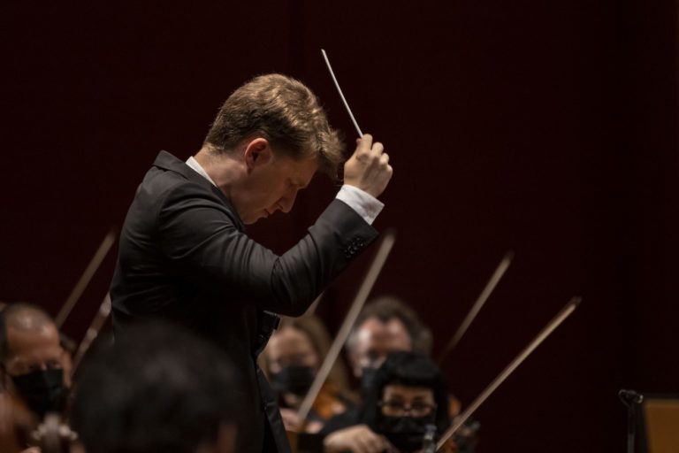 ON LILLE / Orchestre national de Lille, jeudi 21 nov 2024. RACHMANINOFF : Danses symphoniques. Anna CLYNE : « The Seamstress »… Joshua Weilerstein, direction