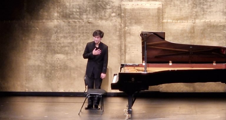CRITIQUE, concert. PARIS, Théâtre des Champs Elysées, le 3 décembre 2024. Bruce Liu, piano