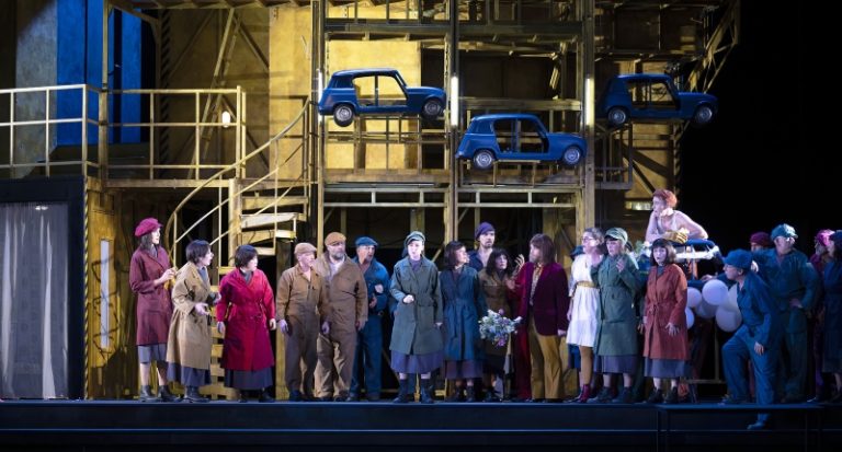 CRITIQUE, opéra-comique. AVIGNON, Opéra Grand Avignon, les 27, 29 et 31 décembre 2024. C. LECOCQ : La Fille de Mme Angot. H. Guilmette, V. Lemercier, E. de Hys, P. N. Martin… Richard Brunel / Chloé Dufresne