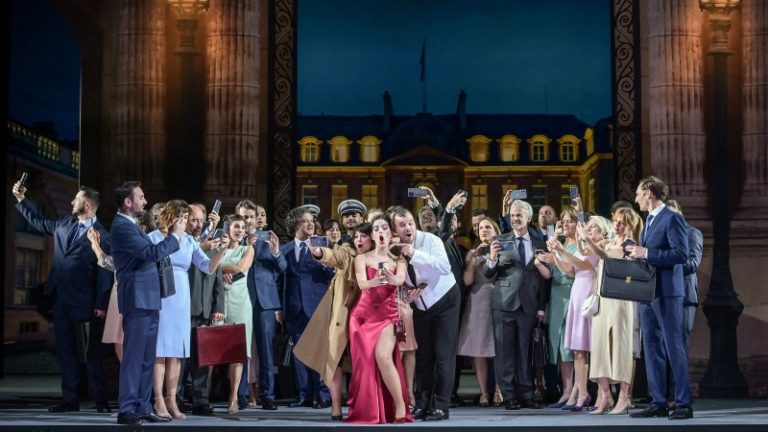 CRITIQUE, Opéra-Ballet. PARIS, Théâtre national de l’Opéra Comique (du 13 au 21 décembre 2024). RAMEAU : Les Fêtes d’Hébé.  E. de Negri, M. Mauillon, L. Desandre, C. Auvity…. Robert Carsen / William Christie