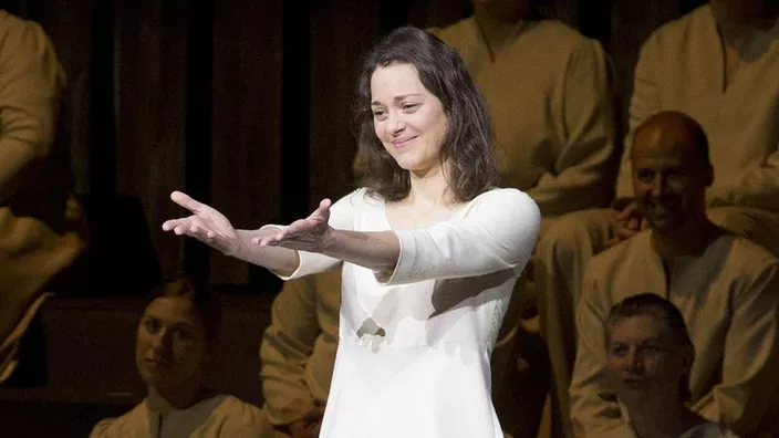 CRITIQUE, concert. PARIS, Philharmonie, le 13 décembre 2024. HONEGGER : Jeanne d’Arc au bûcher. M. Cotillard, E. Genovèse,  J. Dran, N. Courjal, I. Druet… Wiener Singverein / Choeur d’enfants de l’Orchestre de Paris /  Orchestre symphonique de la Radio de Francfort, Alain Altinoglu (direction)