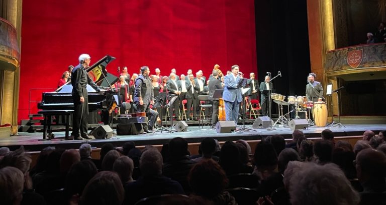 CRITIQUE, concert. TOULOUSE, Théâtre du Capitole, le 9 décembre 2024. A. RAMIREZ : La Navidad Nostra & Misa Criolla. Choeur du Théâtre du Capitole / Emiliano Gonzalez Toro et Ramon Vargas (ténors)