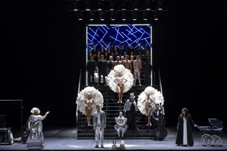 CRITIQUE, opéra. PARIS, Opéra Garnier, le 8 décembre 2024. STRAVINSKY : The Rake’s progress. B. Bliss, G. Schulz, I. Paterson, C. Bailey… Olivier Py / Susanna Mälkki
