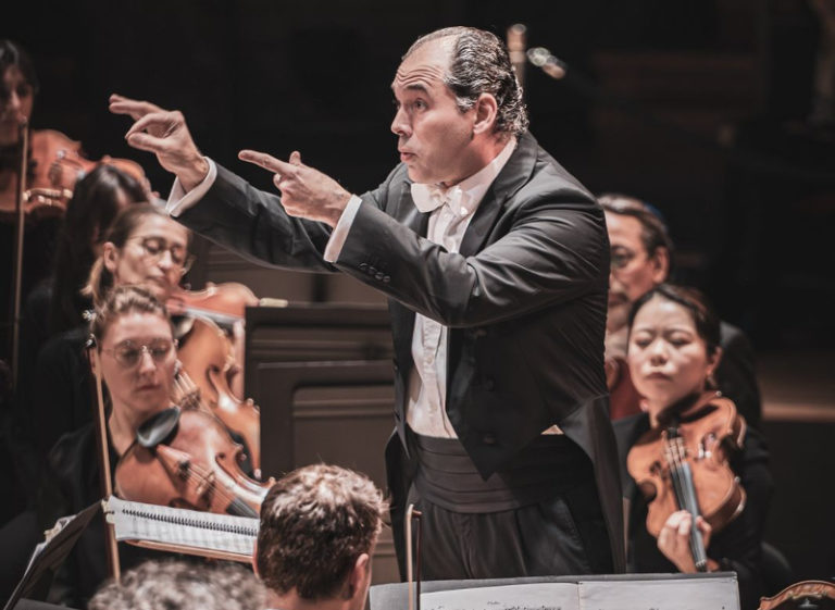 CRITIQUE, concert. TOULOUSE, Halle-aux-grains, le 19 décembre 2024. TCHAIKOVSKI : Extraits de Casse-Noisette et du Lac des cygnes. Orchestre national du Capitole / Tugan Sokhiev (direction)