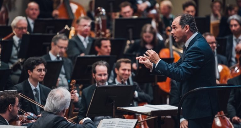 CRITIQUE, concert. TOULOUSE, Halle-aux-Grains, le 5 décembre 2024. HAYDN / STRAVINSKY / RACHMANINOV. J.F. Neuburger (piano) / Philharmonique de Radio-France / Tugan Sokhiev (direction)
