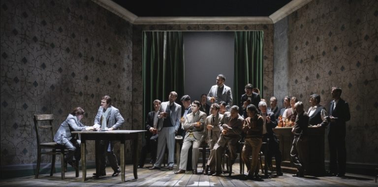 CRITIQUE, opéra. STRASBOURG, Opéra du Rhin (du 20 au 30 janvier 2025). OFFENBACH : Les Contes d’Hoffmann. A. Glaser, L. Ruiten, J. S. Bou… Lotte de Beer / Pierre Dumoussaud